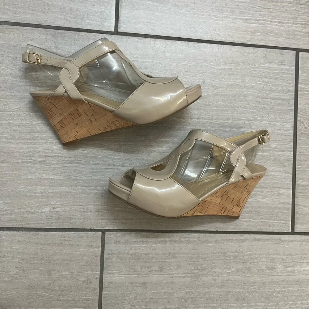 Guess Women’s 7.5 Elegant Beige Wedge Sandals